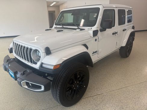 Used 2025 Jeep Wrangler Unlimited Sahara w/ Safety Group AWD/4WD image 3