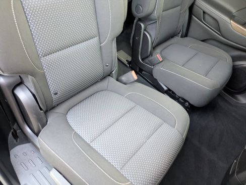 Used 2023 GMC Acadia SLE w/ Driver Convenience Package FWD image 34