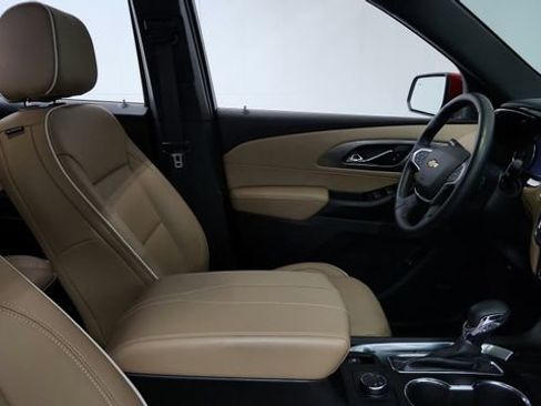 Used 2023 Chevrolet Traverse Premier image 24
