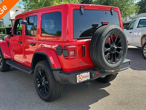 Used 2025 Jeep Wrangler Unlimited Sahara AWD/4WD image 6