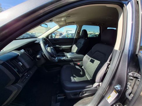 Used 2025 Nissan Pathfinder SV image 13