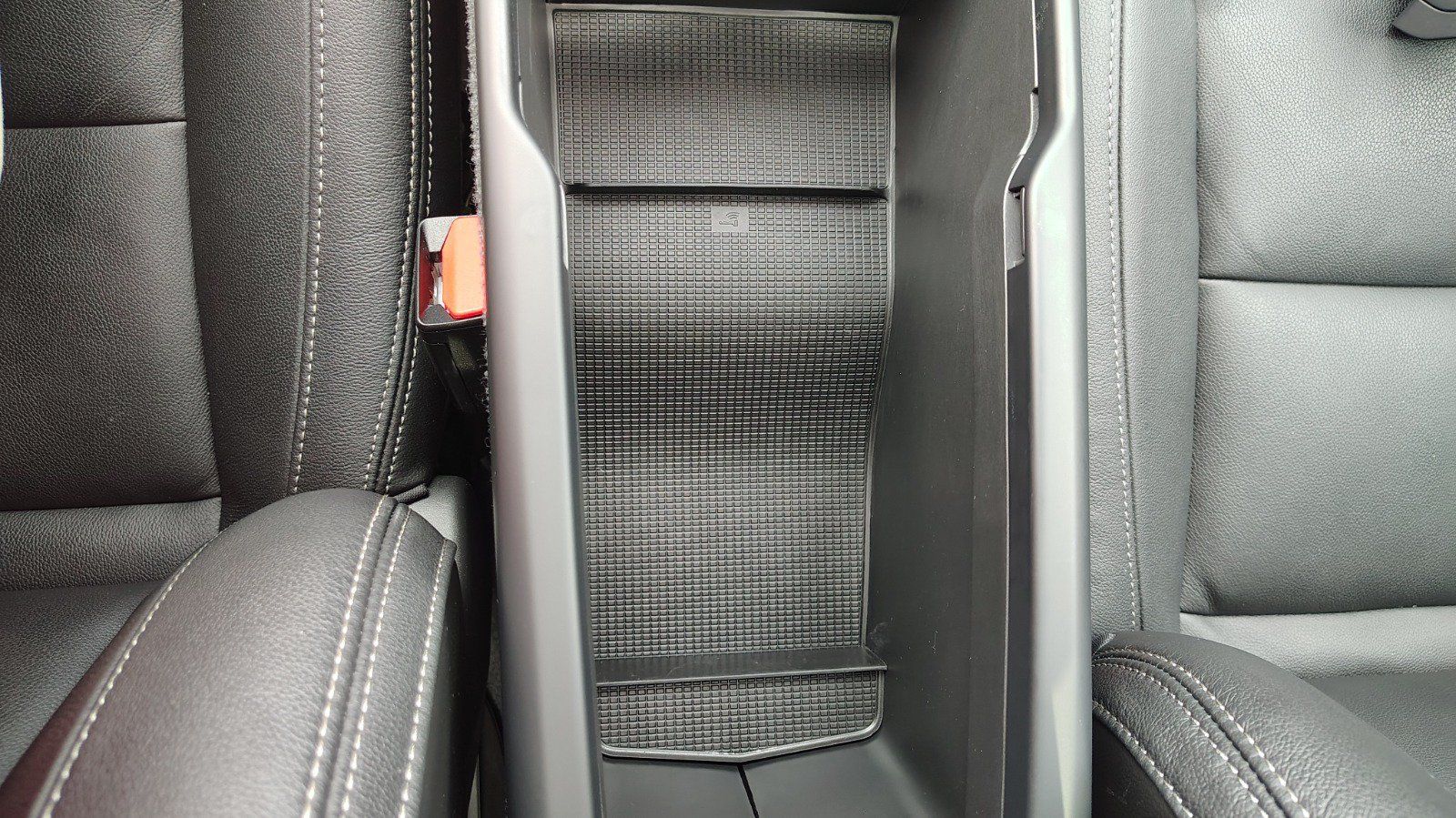 Used 2024 Volvo XC40 B5 Ultimate w/ Protection Package Premier AWD/4WD image 25