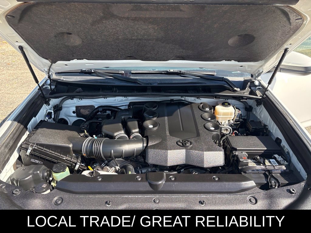 Used 2020 Toyota 4Runner SR5 AWD/4WD image 9