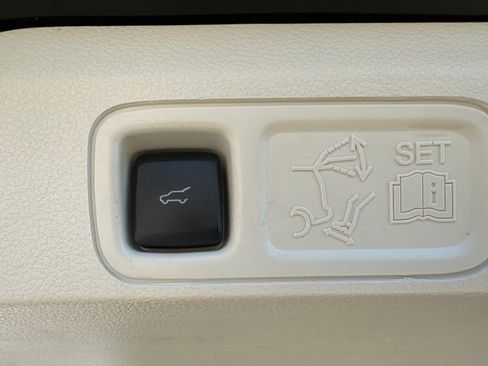 Used 2021 Lincoln Navigator Black Label w/ Cargo Convenience Package image 16