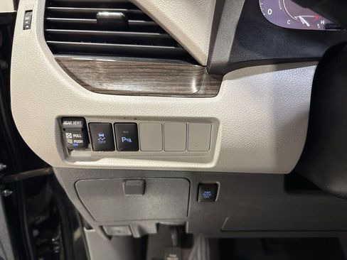 Used 2020 Toyota Sienna XLE w/ XLE Navigation Package FWD image 14
