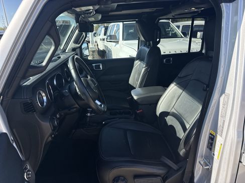 Used 2023 Jeep Wrangler Sahara w/ Cold Weather Group image 11