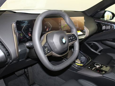 Used 2025 BMW X3 xDrive30i w/ Premium Package image 4