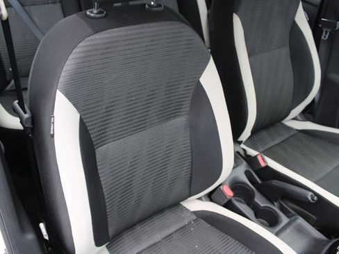 Used 2022 Nissan Versa SV w/ Trunk Package image 24