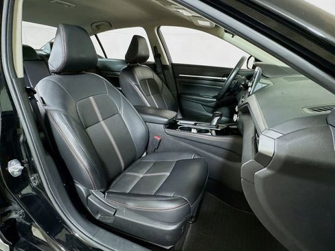 Used 2024 Nissan Altima 2.5 SR FWD image 24