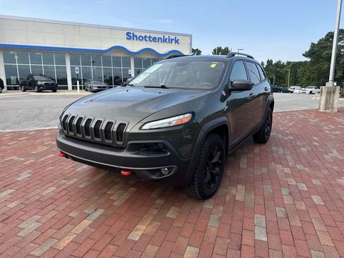 Used 2018 Jeep Cherokee Trailhawk w/ Quick Order Package 27L AWD/4WD image 32