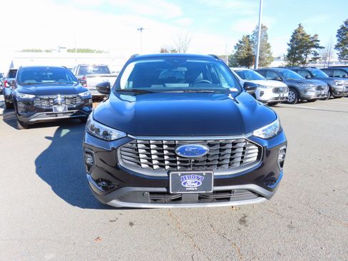 New 2026 Ford Escape SE image 2