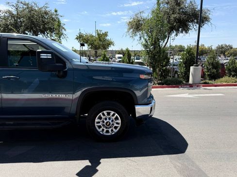 Used 2024 Chevrolet Silverado 2500 LT w/ Convenience Package AWD/4WD image 5