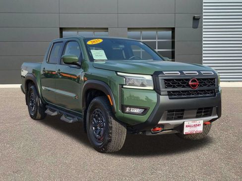 Used 2025 Nissan Frontier PRO-4X AWD/4WD image 3