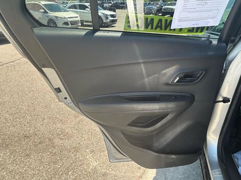 Used 2016 Chevrolet Trax LTZ w/ LPO, Cargo Package FWD image 13