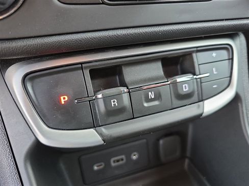 Used 2023 GMC Terrain SLE w/ Driver Convenience Package image 19