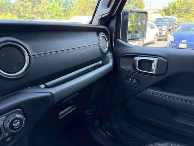 Used 2021 Jeep Gladiator Overland w/ Popular Equipment Package AWD/4WD image 27
