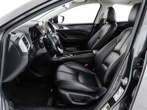 Used 2018 MAZDA MAZDA3 Touring FWD image 32