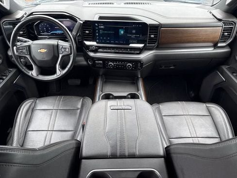 Used 2024 Chevrolet Silverado 2500 High Country w/ High Country Premium Package AWD/4WD image 12