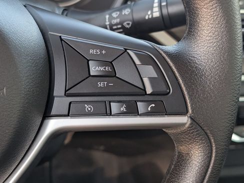 Used 2025 Nissan Altima 2.5 SV FWD image 21