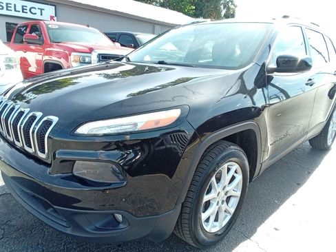 Used 2015 Jeep Cherokee Latitude AWD/4WD image 2