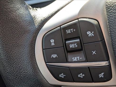 Used 2022 Ford Explorer XLT w/ Equipment Group 202A image 10