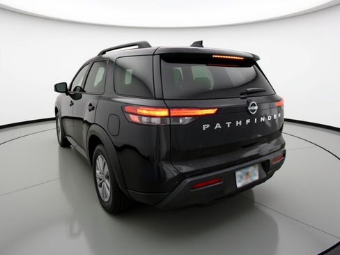 Used 2025 Nissan Pathfinder SV image 6