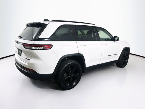 Used 2023 Jeep Grand Cherokee Limited w/ Black Appearance Package AWD/4WD image 9