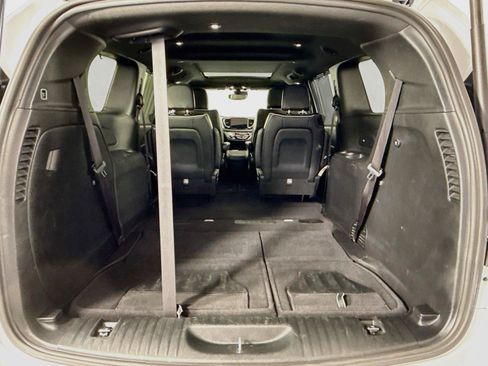 Used 2025 Chrysler Pacifica Limited FWD image 35
