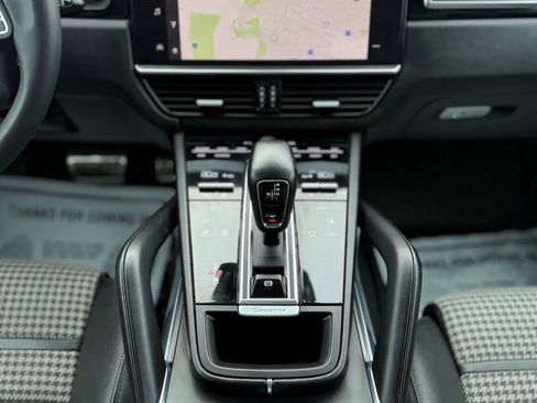 Used 2022 Porsche Cayenne Turbo image 37