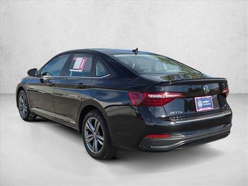 Certified 2023 Volkswagen Jetta SE FWD image 8