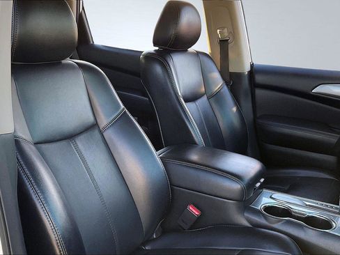 Used 2020 Nissan Pathfinder SL image 8