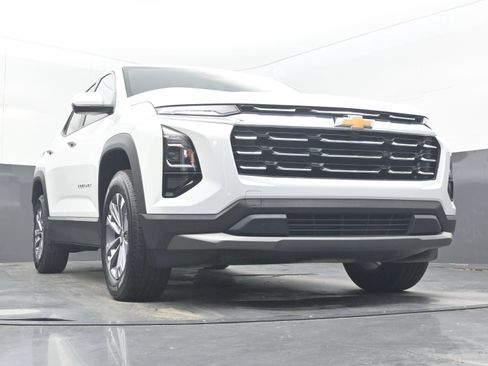 Used 2025 Chevrolet Equinox LT FWD image 24