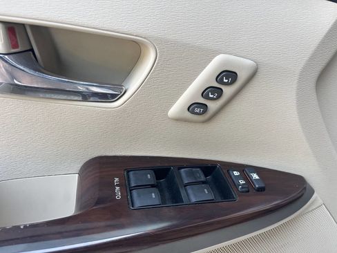 Used 2014 Toyota Venza LE image 28