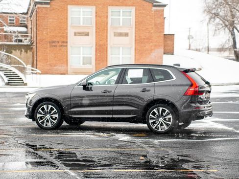 Used 2022 Volvo XC60 B5 Momentum w/ Advanced Package image 7