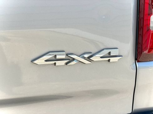Used 2019 RAM 1500 Laramie AWD/4WD image 8
