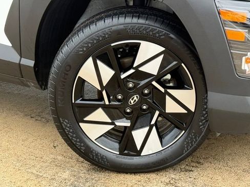 Used 2025 Hyundai Kona SEL AWD/4WD image 2