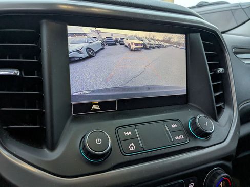 Used 2023 GMC Acadia AT4 w/ Preferred Package image 17