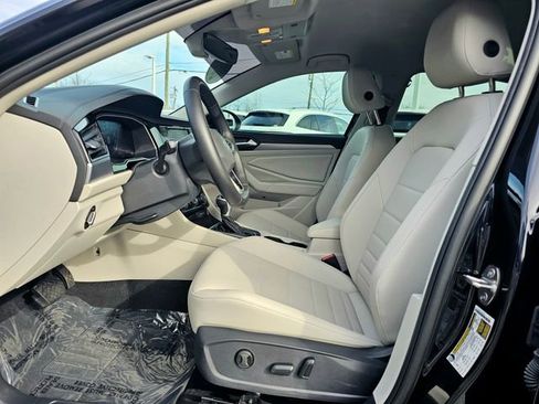 Used 2024 Volkswagen Jetta SE image 18