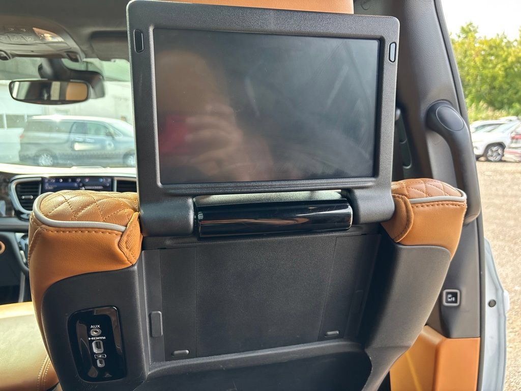 Used 2023 Chrysler Pacifica Pinnacle FWD image 31