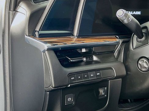 Used 2023 Cadillac Escalade Premium Luxury image 10