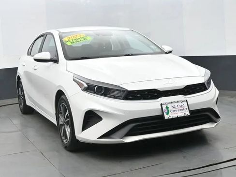 Used 2023 Kia Forte LXS FWD image 3