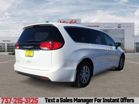 New 2026 Chrysler Voyager LX image 5