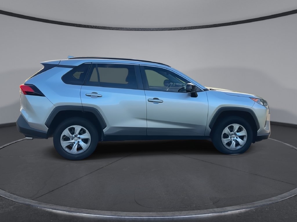 Used 2021 Toyota RAV4 LE FWD image 9