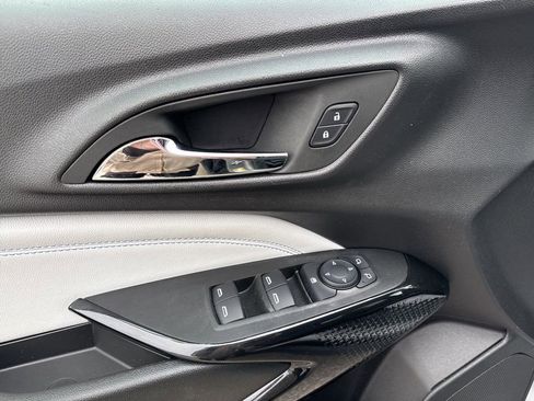 Used 2025 Chevrolet Trax LT image 28