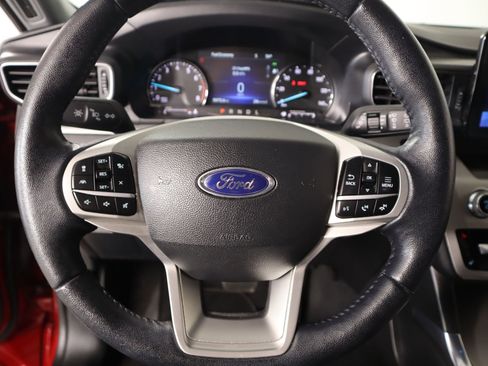 Used 2022 Ford Explorer XLT w/ Equipment Group 202A image 3