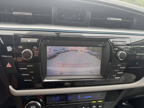 Used 2015 Toyota Corolla LE FWD image 25
