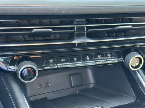 Certified 2025 Chevrolet Traverse LT image 18