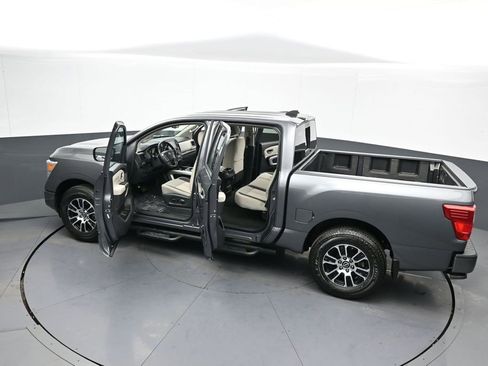 Used 2024 Nissan Titan SV w/ SV Convenience Package image 41