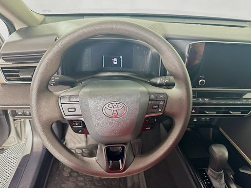 Used 2025 Toyota Camry LE image 12