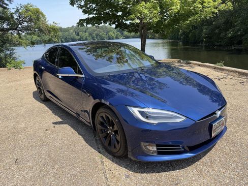 Used 2017 Tesla Model S 75 RWD image 1